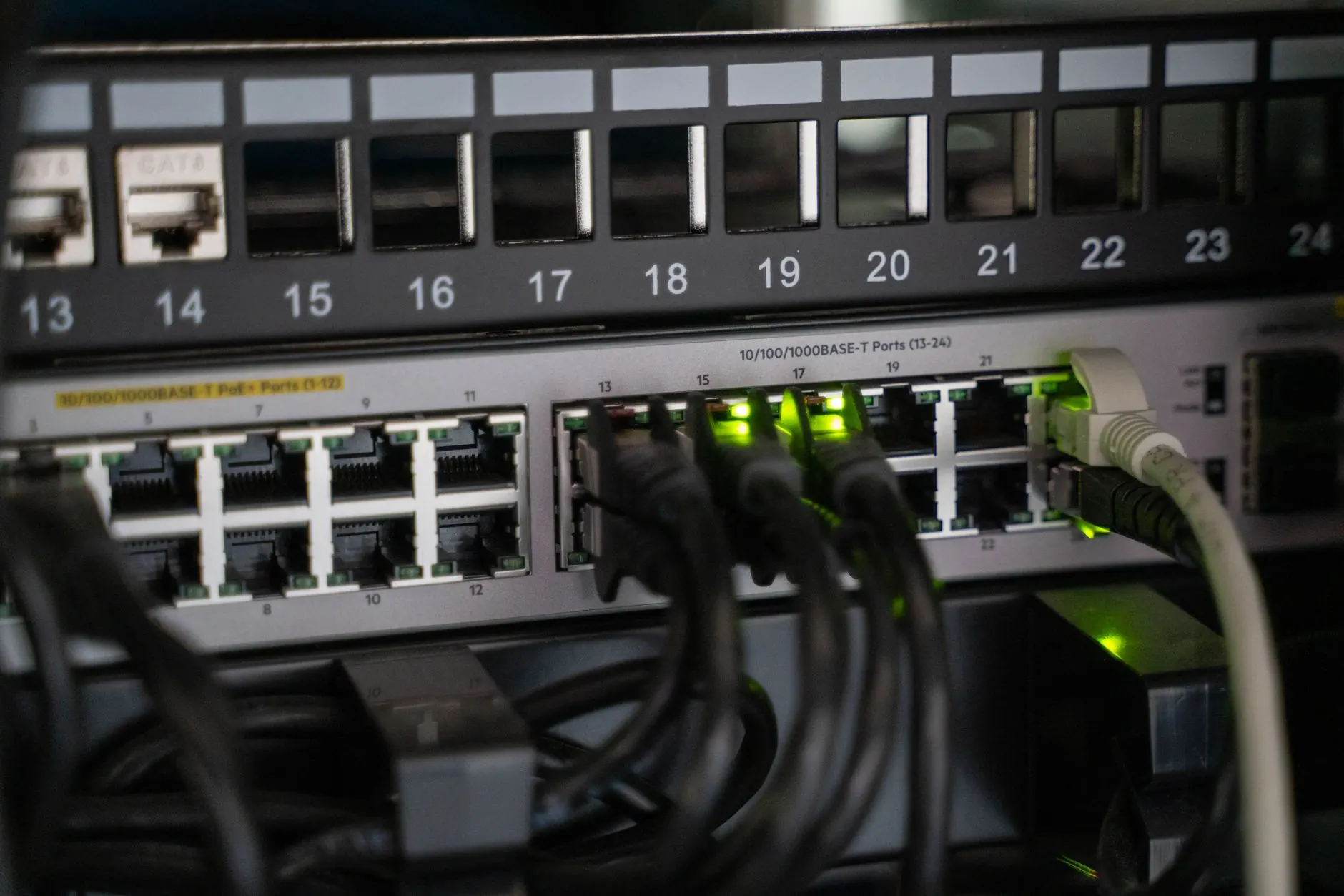 深圳晨航科技石英晶体谐振器在5G通信设备中的选型方案